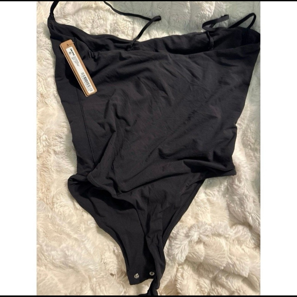 Skims Fits Everybody Thong Bodysuit - Picture 4 of 5